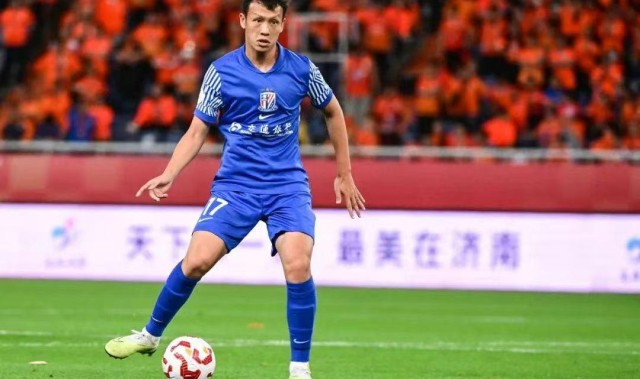 踩踏犯规！高天意身背4张黄牌，下一轮对阵泰山将自动停赛